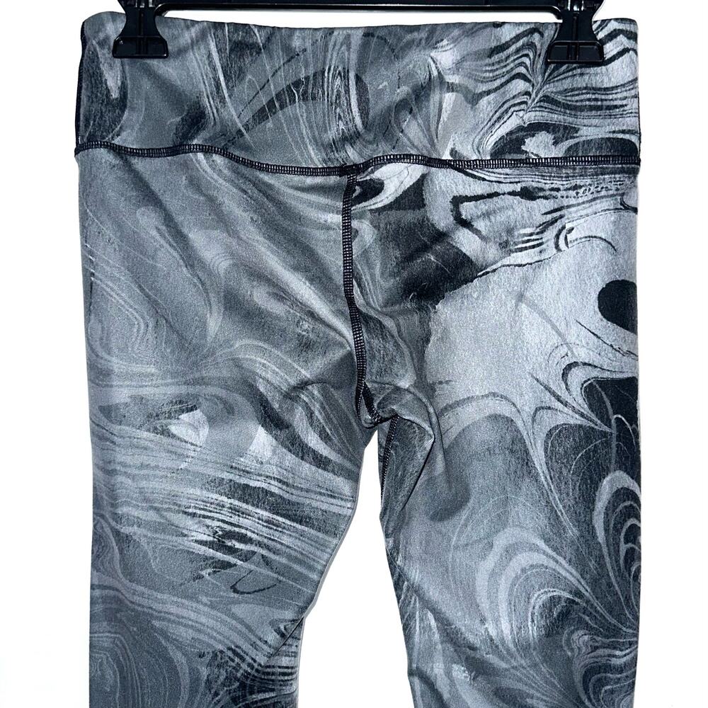SOLD 💕Alo Yoga Women’s Airbrush Legging in Black Marble Size Small - Picture 8 of 15